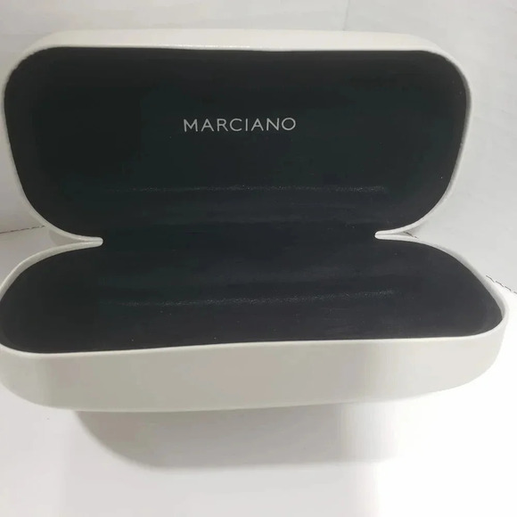 Guess by Marciano Womans GM754 Aviator Sunglasses with Case. - Picture 8 of 13